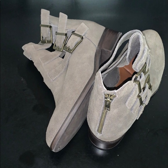 🔥 END OF SUMMER SALE PRICE $35🔥 Steve Madden Leather Cut-Out Booties - Picture 2 of 3